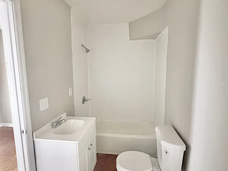 1037 47th St — Photo 9