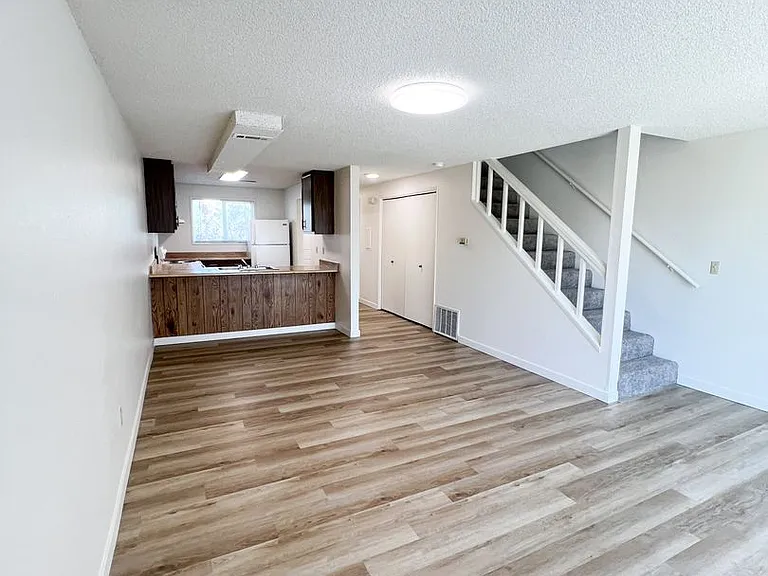 846 Homedale Rd — Photo 13