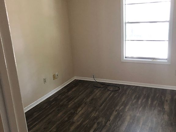 2nd image of 2408 Bosque Dr #D