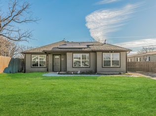 1536 Lark Ct, Azle, TX 76020