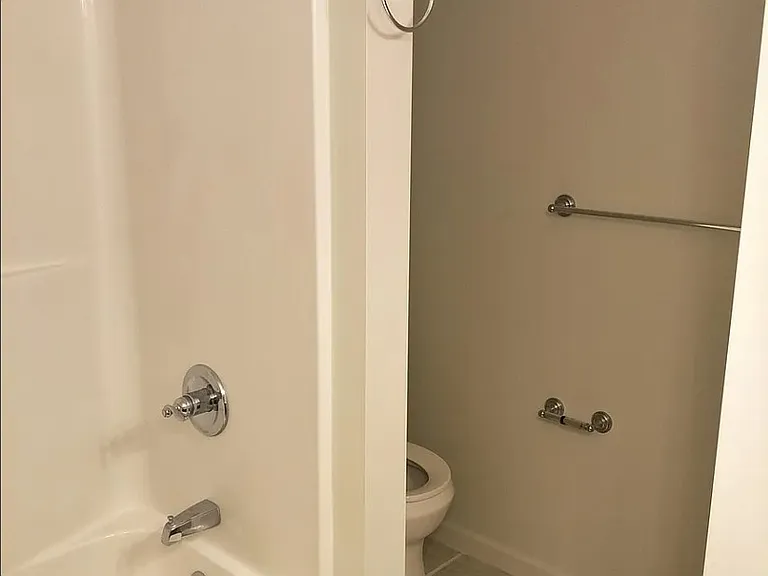 118 Washington Pl — Photo 4