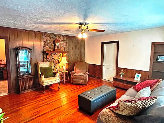 4th image of 813 Belmont Ave