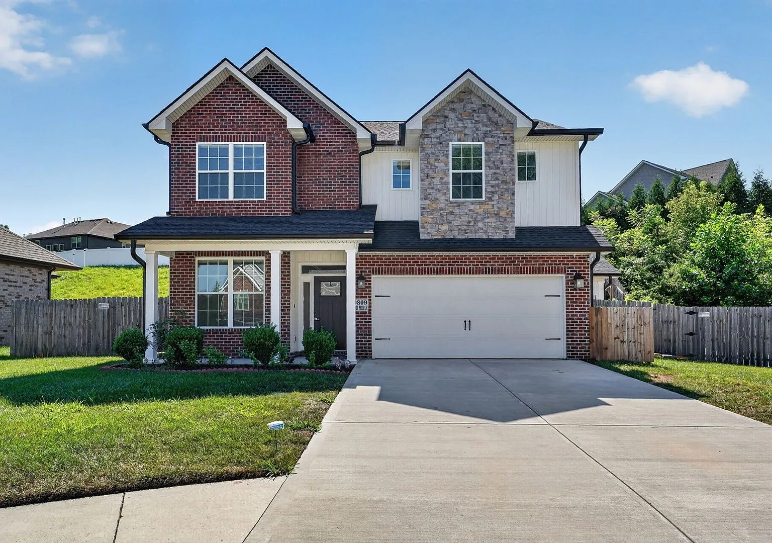Charming 4BR House in Knoxville — Photo 1