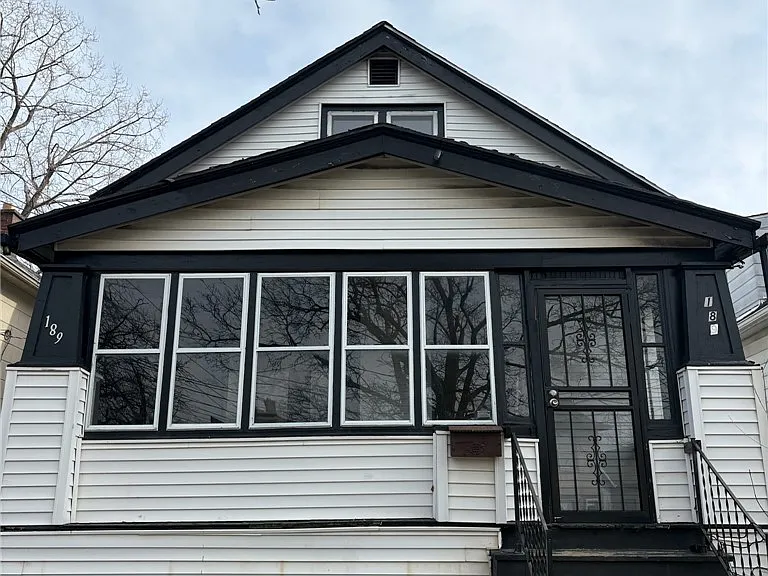 189 Westminster Ave — Photo 2