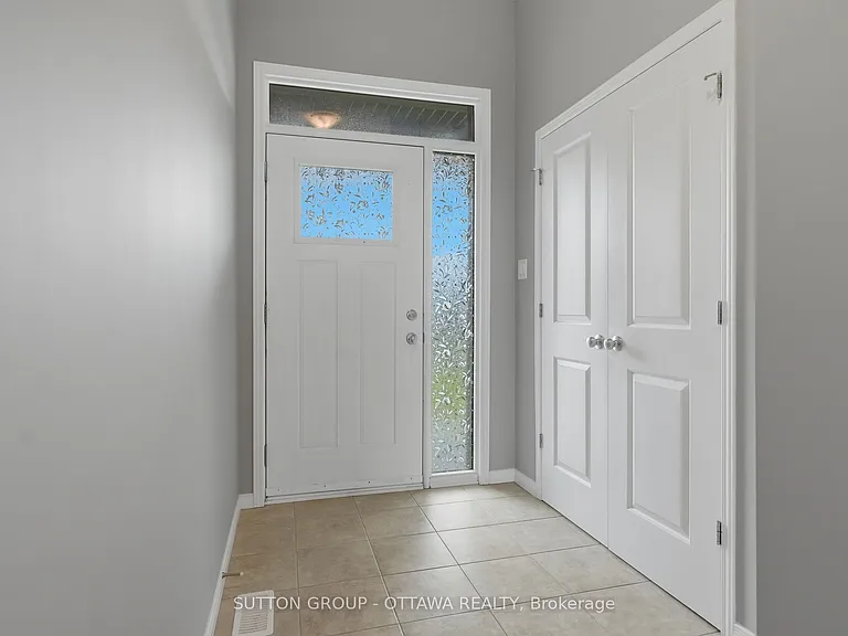 196 Jardiniere St — Photo 2