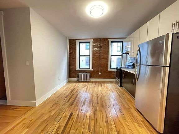 2nd image of 2111 Beekman Pl #G2