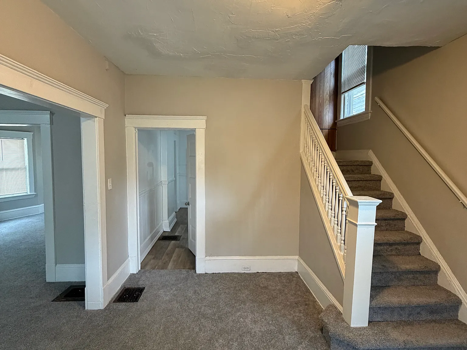 4 bed, 2120 sqft, $1,300 — Photo 4