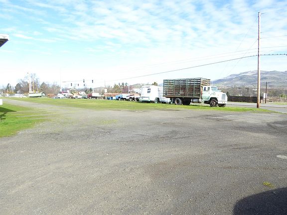 3rd image of 408 S Pacific Hwy