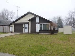 2 Gentilly Dr, Montgomery, IL 60538