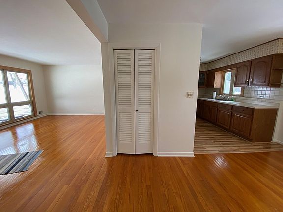 4th image of 540 Green Valley Dr W