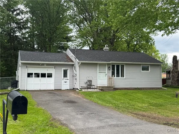 8438 Grandview Dr, Cicero, NY 13039