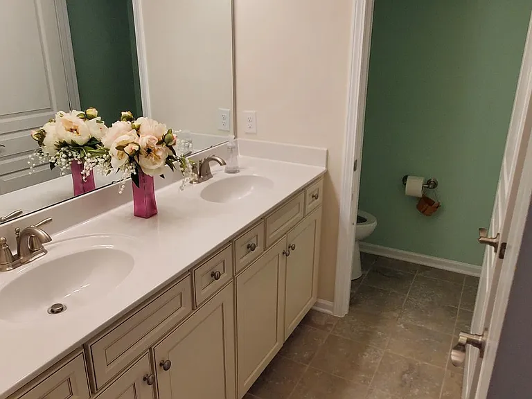 2426 Royal York Ave — Photo 6