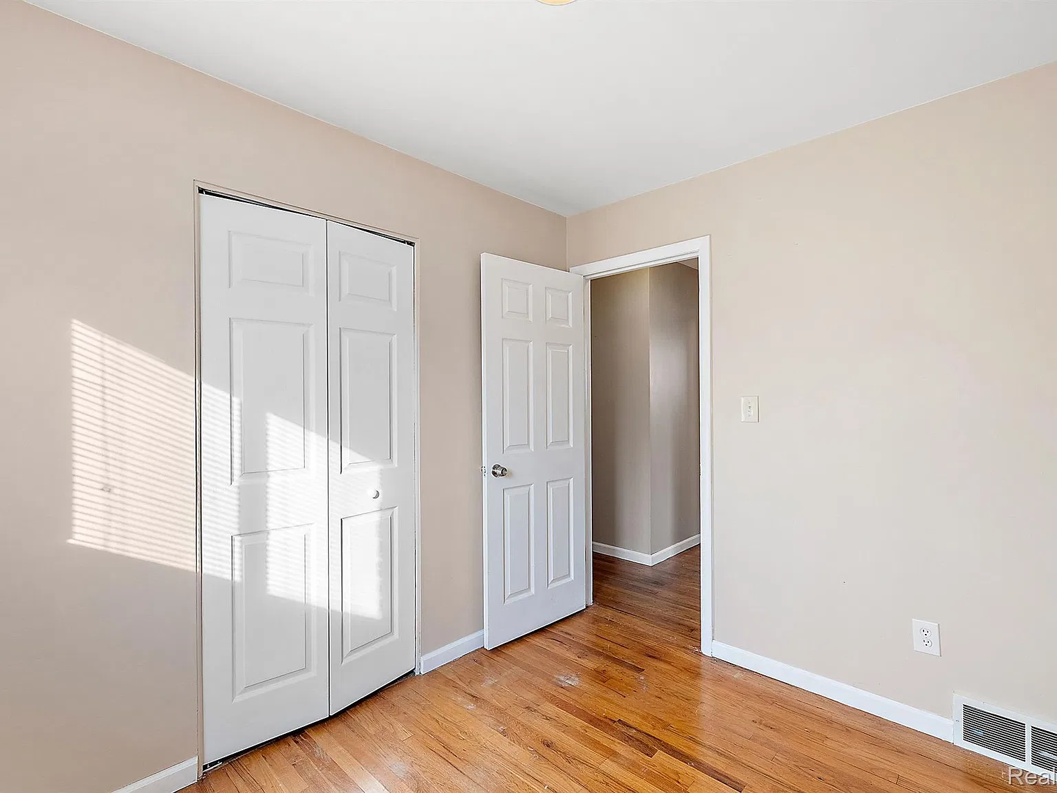3 bed, 865 sqft, $1,450 — Photo 2
