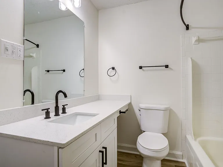 The Lily At West Ashley — Photo 10