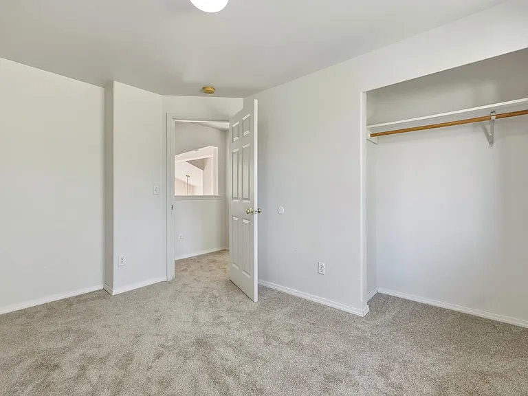 916 McCormick St NE — Photo 16