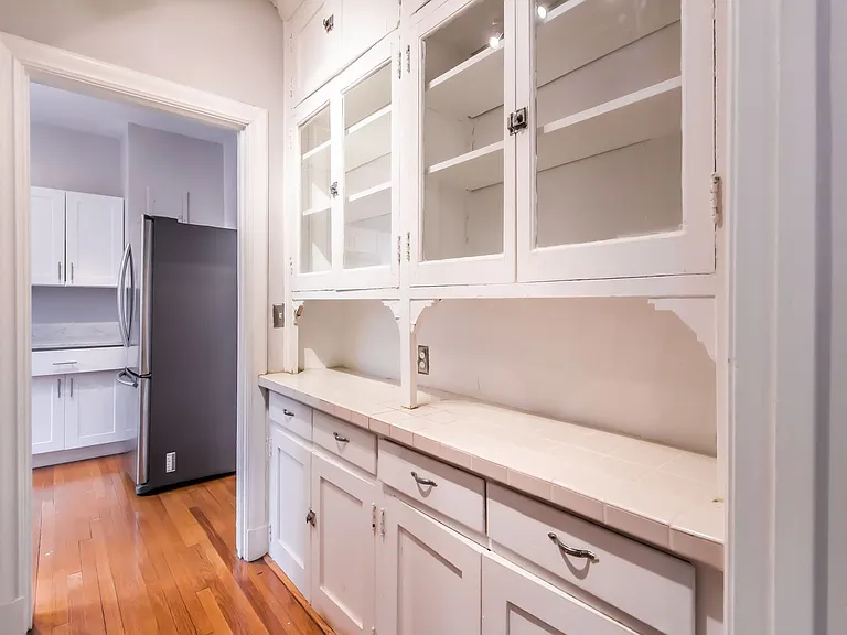 (292) 7366 Pershing — Photo 9