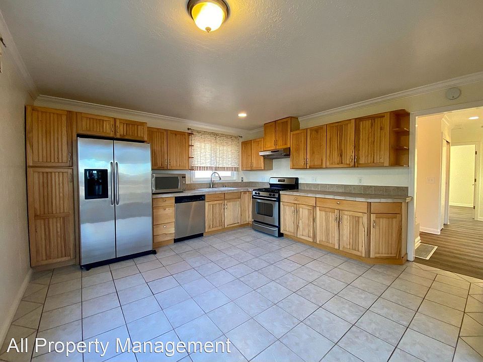 1st image of 1428 Crespi Dr