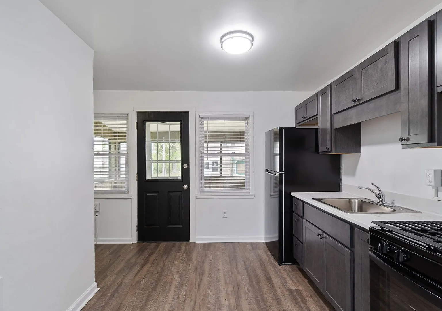 2BR Townhome in Scenic Hills - Midland, PA! — Photo 3
