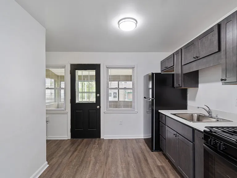 21 Midland Heights Cir #F — Photo 8