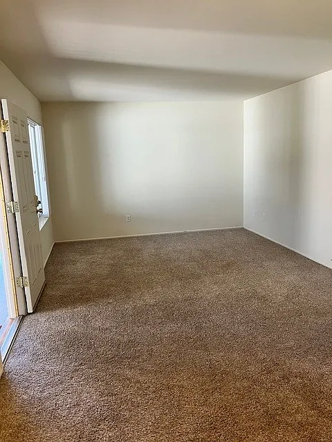 1020 Florence Ln — Photo 3