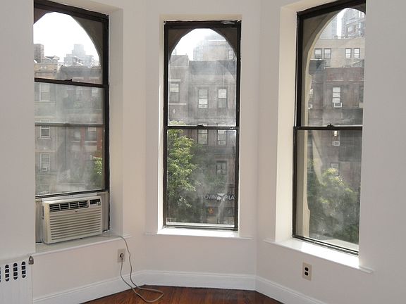 3rd image of 137 W 72nd St APT 4FE