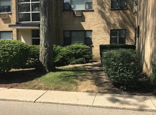 1139 Deerfield Rd APT 4C, Deerfield, IL 60015