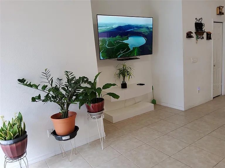 944 Lockbreeze Dr — Photo 13