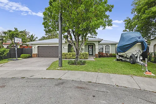 401 NW 16th Pl Photo 1