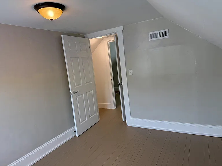 926 W Water St — Photo 12