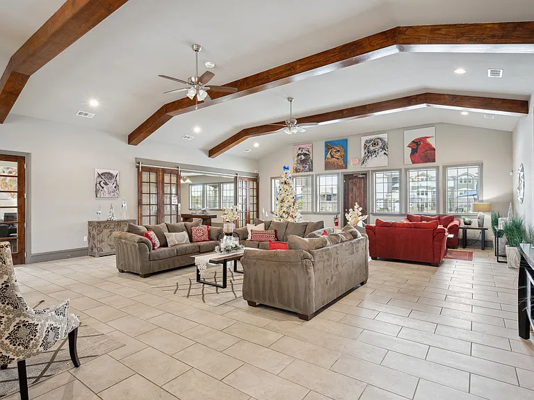 Lake Villas Apartments — Photo 18