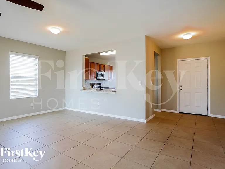608 NW 11th St — Photo 5