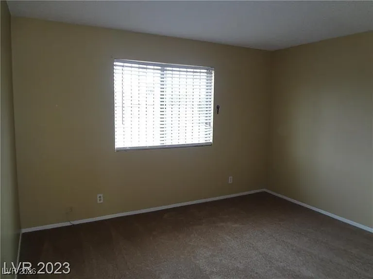 5456 Cabeza Dr #B — Photo 3
