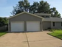 925 Phyllis Dr photo 1