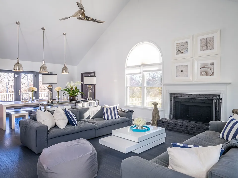 52 Woodruff Ln