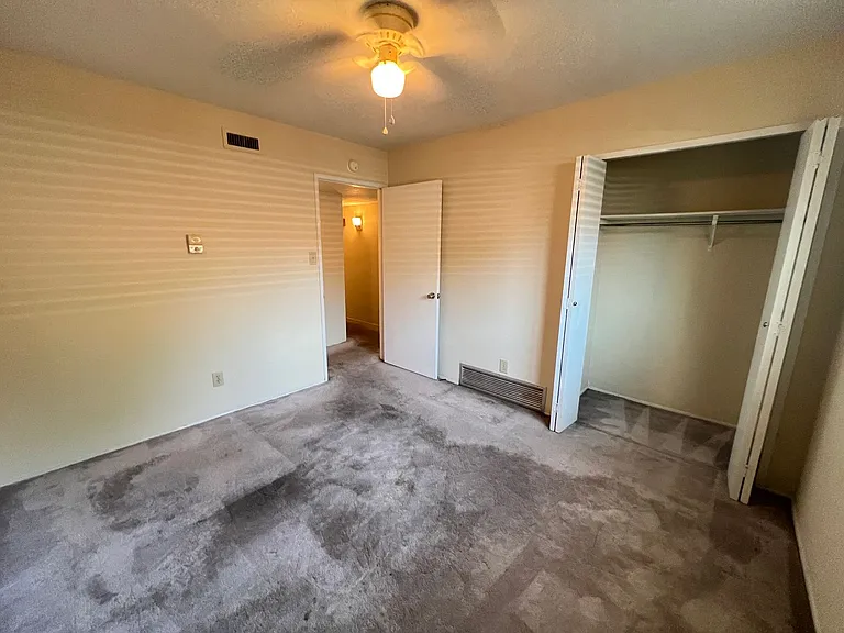 2107 Victoria Rd — Photo 26