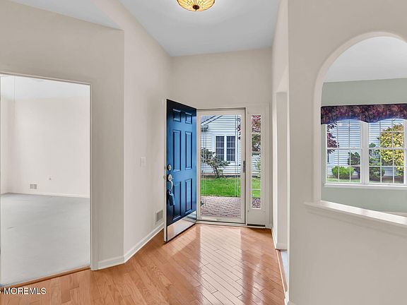 5th image of 21 Baltusrol Drive