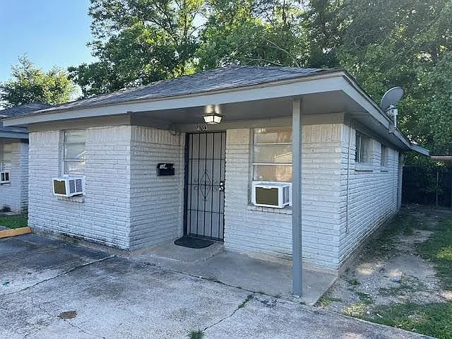 2 bed, 1.0 bath, 737 sqft, $950 — Photo 2