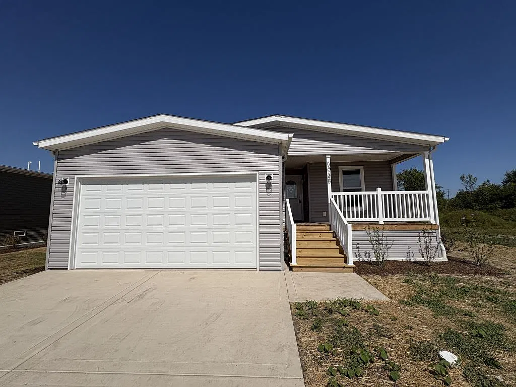 3 bed, 2.0 bath, 1502 sqft, $1,999 — Photo 1
