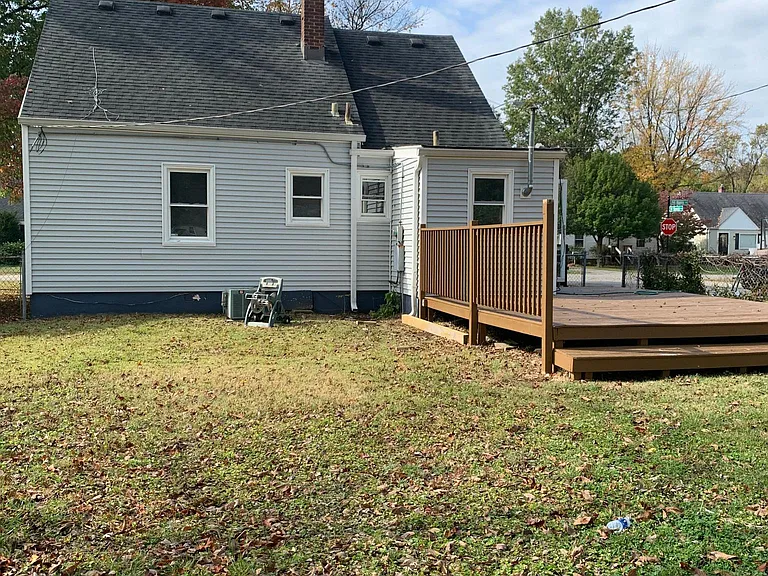 535 Harris Pl — Photo 2