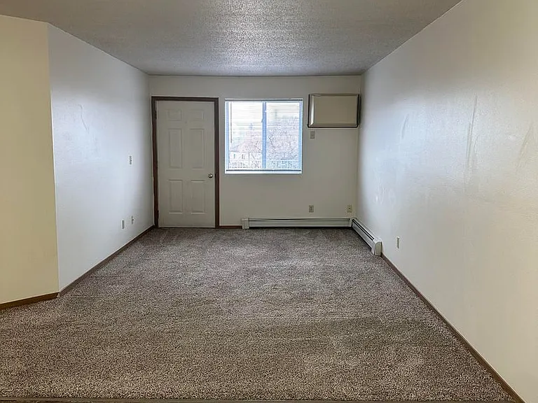 Dakota E & W Apartments — Photo 76