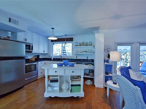 5th image of 3312 Lakeside Dr