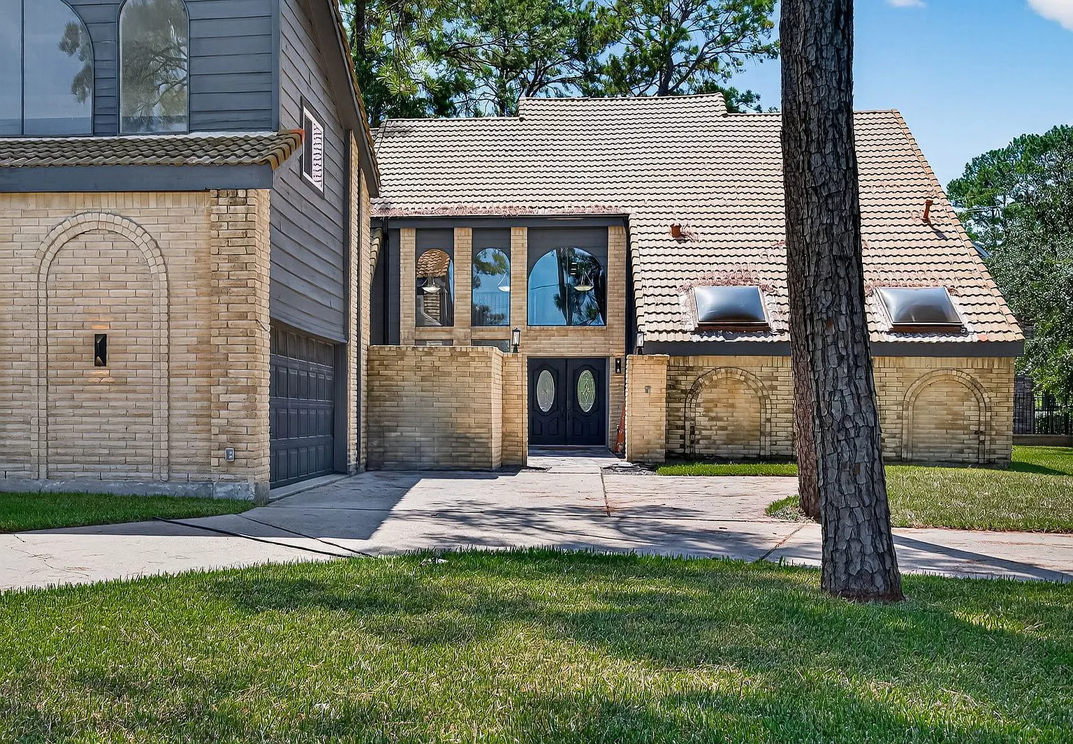 4 bed, 3.5 bath, 3350 sqft, $3,200 — Photo 2
