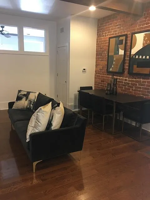 1 bed, 940 sqft, $1,725 — Photo 2