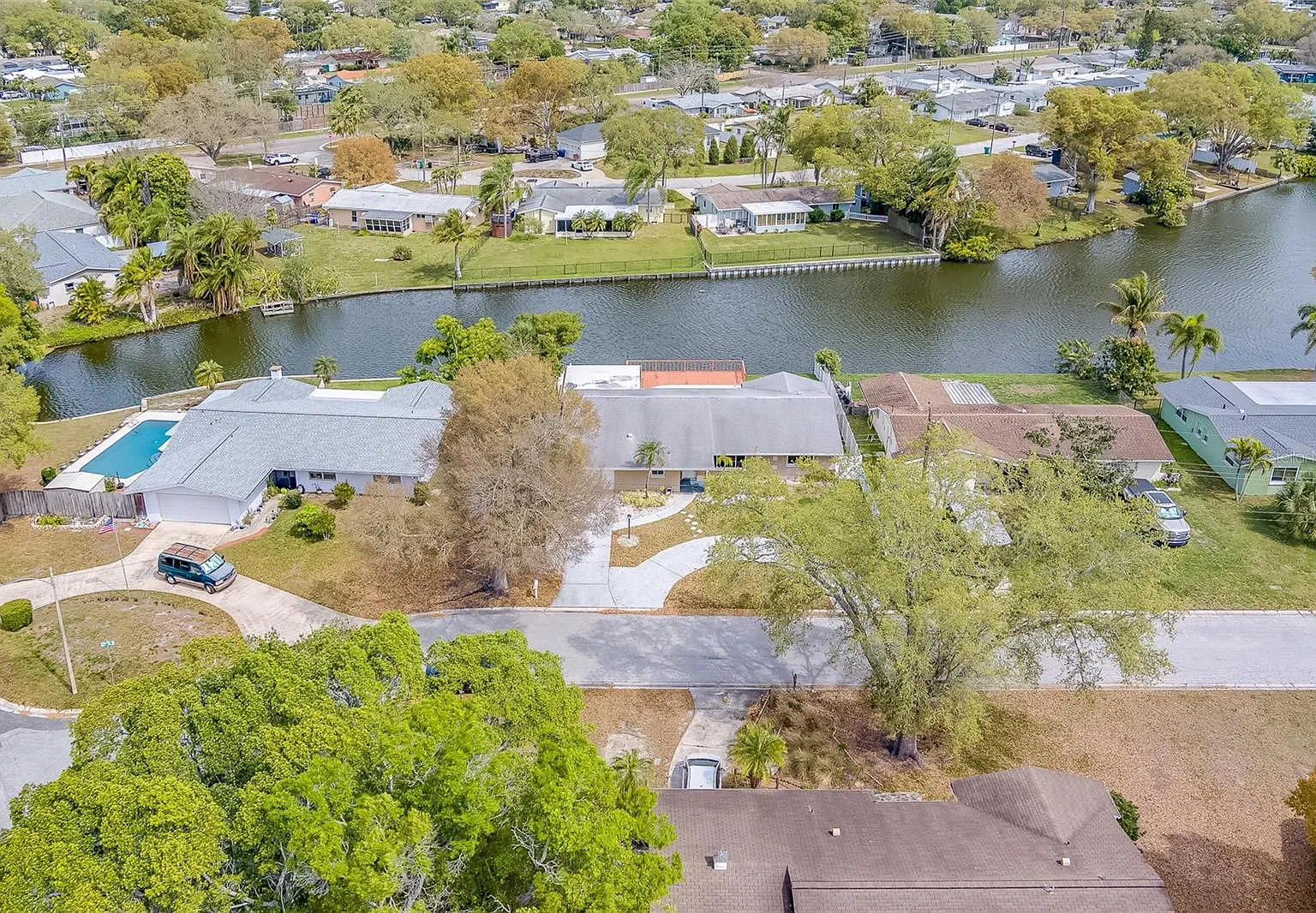 3 bed 2 bath pool home — Photo 2