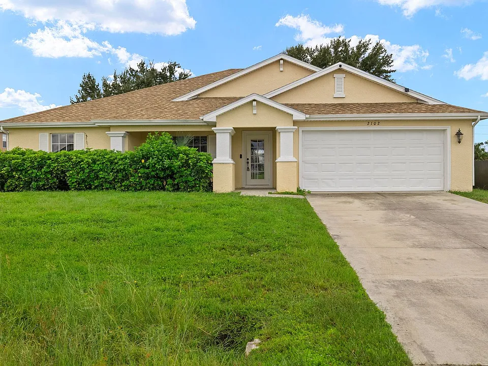 2102 NW 9th St