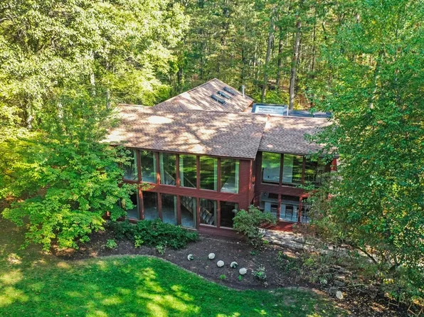 14 Trotting Park Rd, Tyngsboro, MA 01879