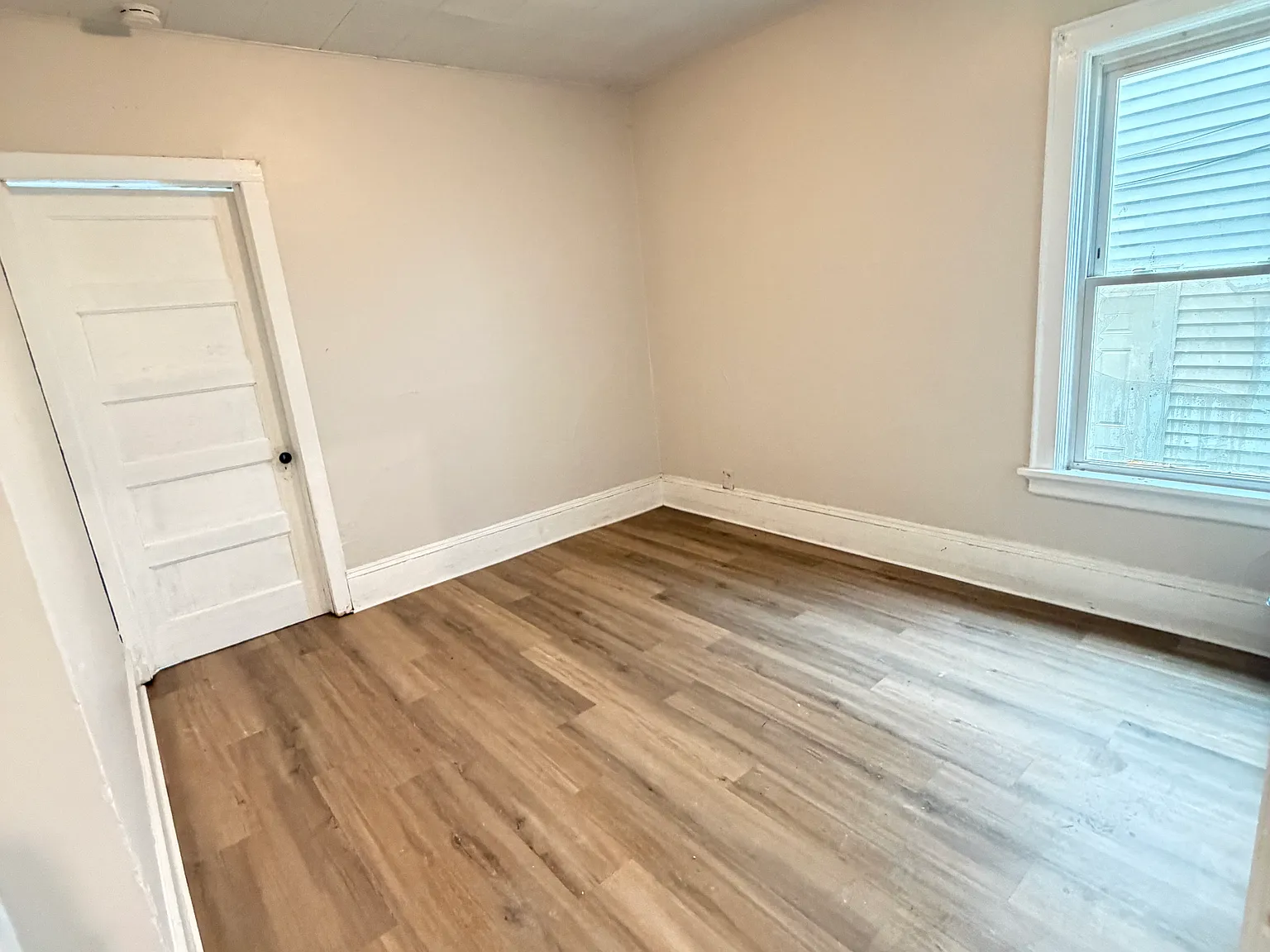3 bed, 1300 sqft, $1,299 — Photo 3