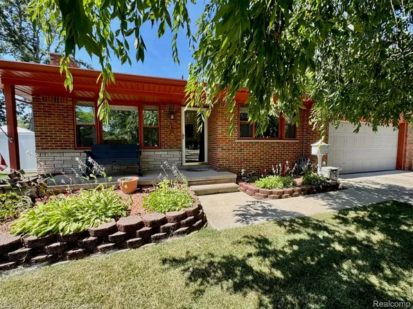 17714 Devonshire St, Riverview, MI 48193