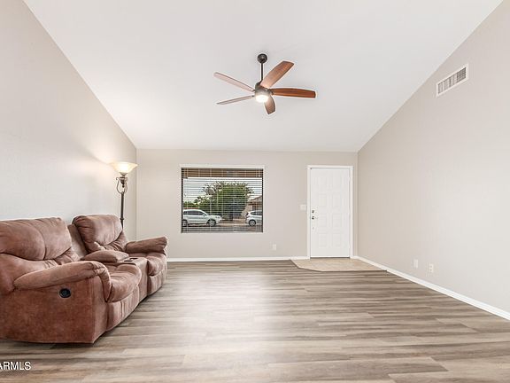 5th image of 2055 S LINDENWOOD --