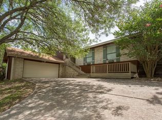 619 E Lane Dr, Kerrville, TX 78028